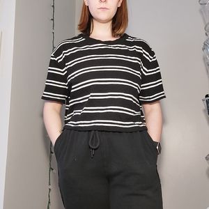 Blacka and white cropped tshirt